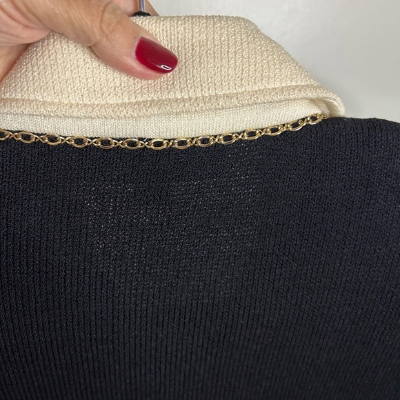 St. John’s Coat, elegant black and crema, gold bottoms, great condition - Picture 5 of 5